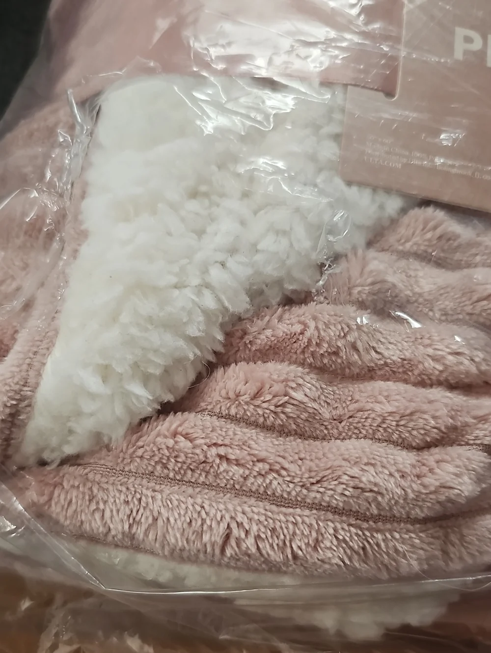 Ulta Limited Edition Plush Throw NEW 50 X 60